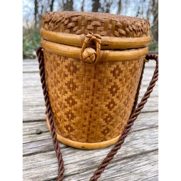 Vintage Wicker Bamboo Small Round Box Basket With String Handle Hanger - Picture 11 of 12